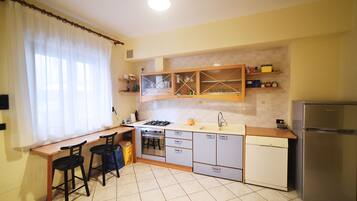 Fridge, oven, stovetop