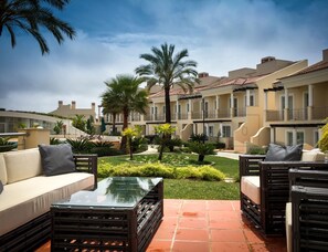 Property grounds - Casa Vinho, luxurious 4 bedroom townhouse, at Palmyra, Vila Sol (Vilamoura)