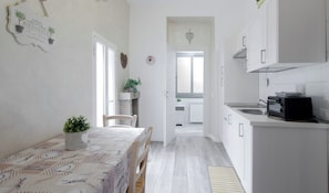 A modern apartment with a kitchen, dining area, and a view of the living room. - "Abitare Trastevere" -Trilussa- living in Rome (Roma)