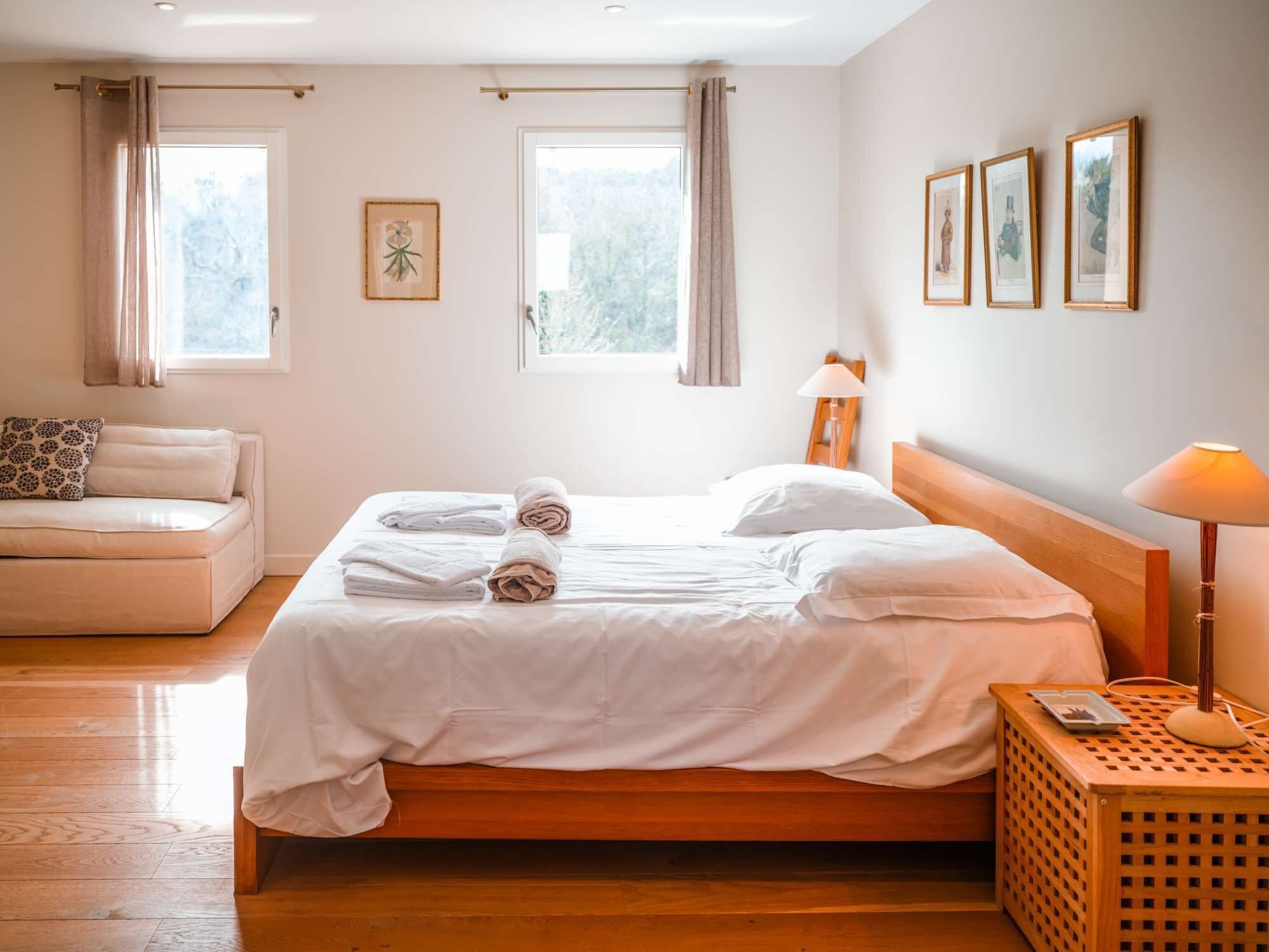 2 chambres, fer et planche à repasser, Wi-Fi, draps fournis