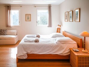 2 habitaciones, tabla de planchar con plancha, wifi y ropa de cama 