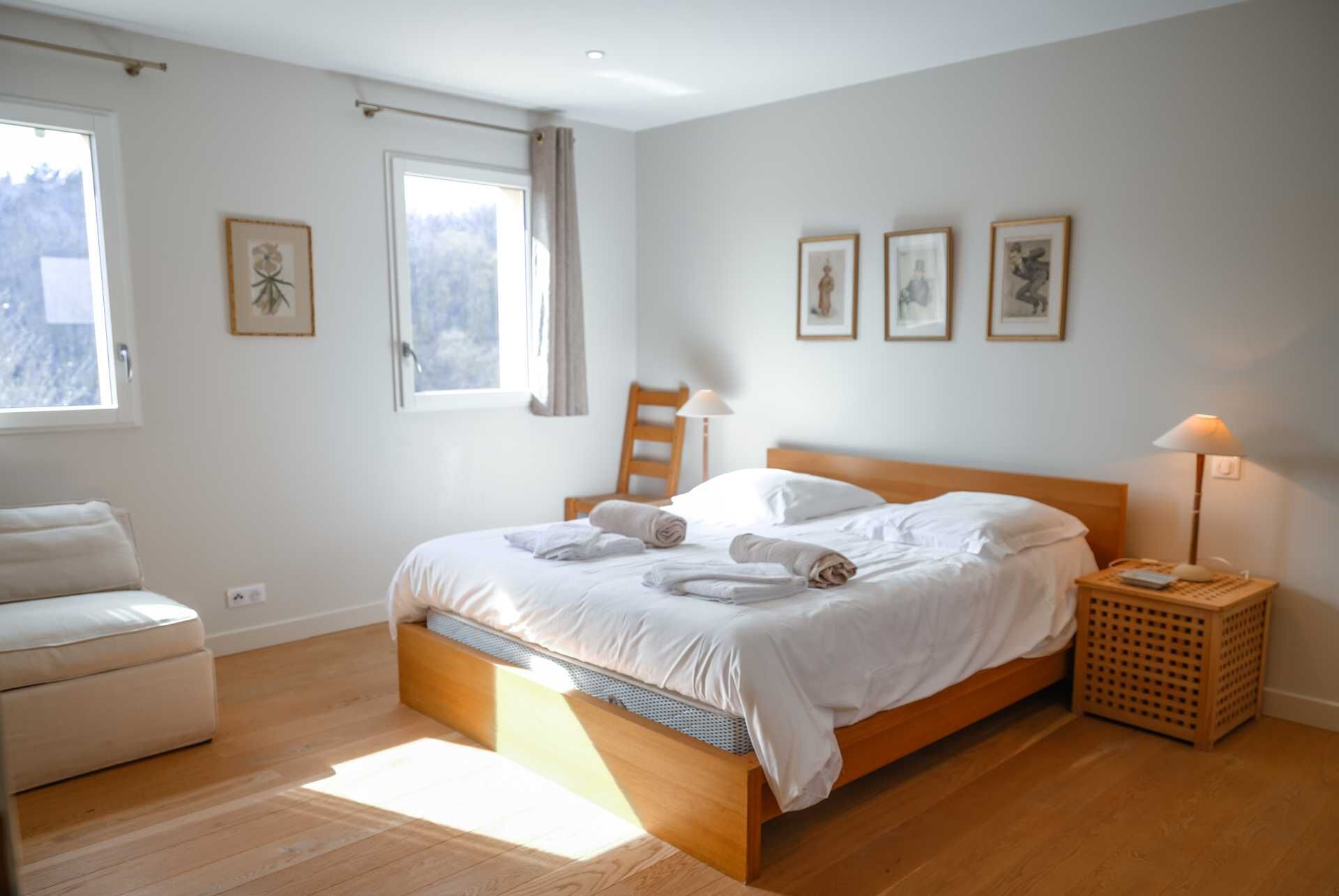 2 多间卧室、熨斗/熨衣板、WiFi、床单