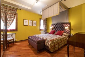 4 bedrooms, in-room safe, iron/ironing board, travel cot - Cà dei Zoti 2 - San Marco with luggage room (Venezia)