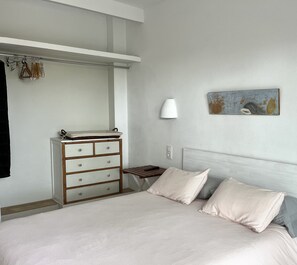 1 dormitorio, tabla de planchar con plancha, cuna de viaje y wifi gratis