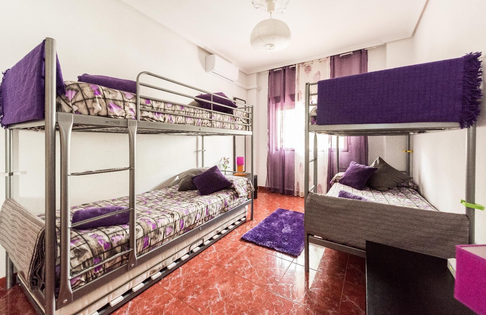 Spacious apartment with terrace. 3bed in the center