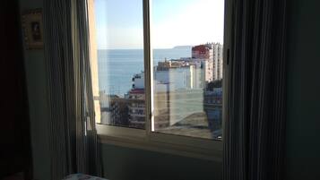 2 slaapkamers, een strijkplank/strijkijzer, gratis wifi, beddengoed