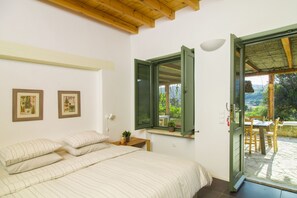 2 bedrooms, iron/ironing board, travel crib, free WiFi - Oleander Country House (Egeo)
