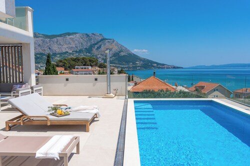 Luxurious VILLA LAPIS - heated pool, sauna, gym and spa, 120m to sandy beach