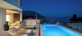 Luxurious VILLA LAPIS - heated pool, sauna, gym and spa, 120m to sandy beach