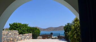 Elounda, private pool, near beach and shops, stunning views facing the sea