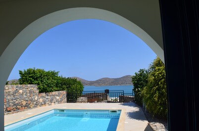 Elounda, private pool, near beach and shops, stunning views facing the sea