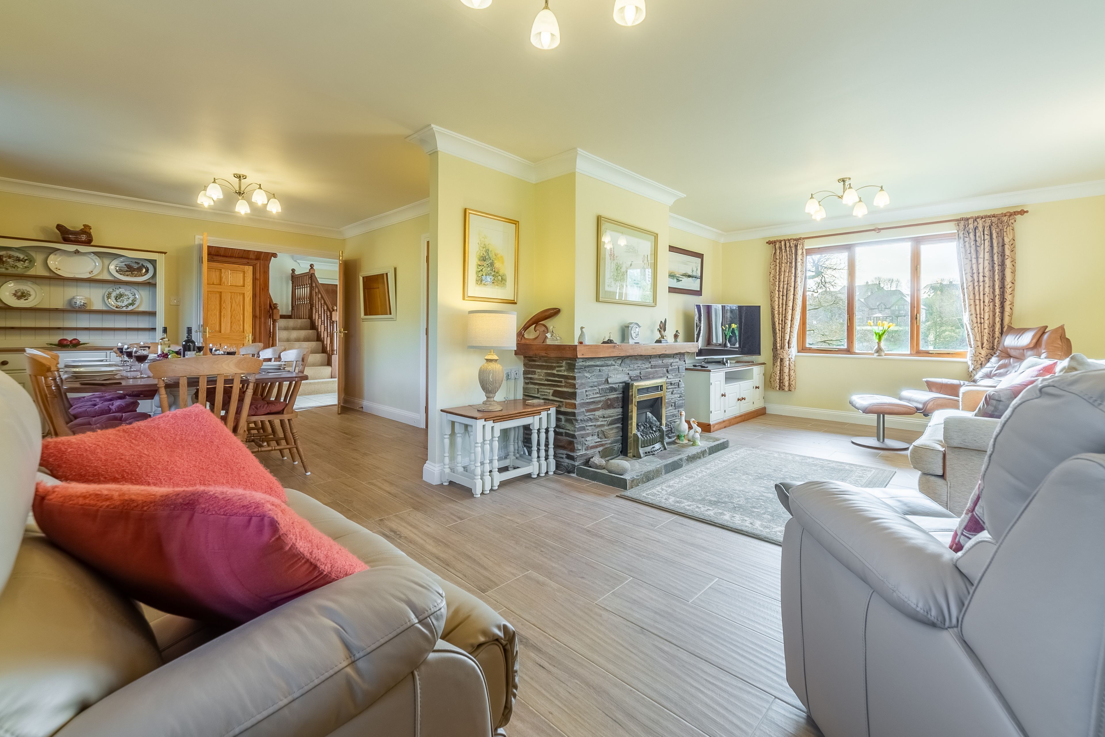 Overlooking The Lakes Of Roserrow, April Cottage Is In An Enviable Location. - Port Isaac