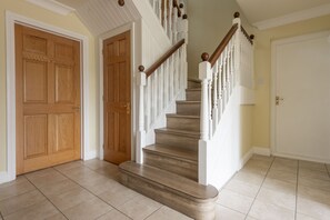 Interior - Overlooking the lakes of Roserrow, April Cottage is in an enviable location. (Wadebridge)