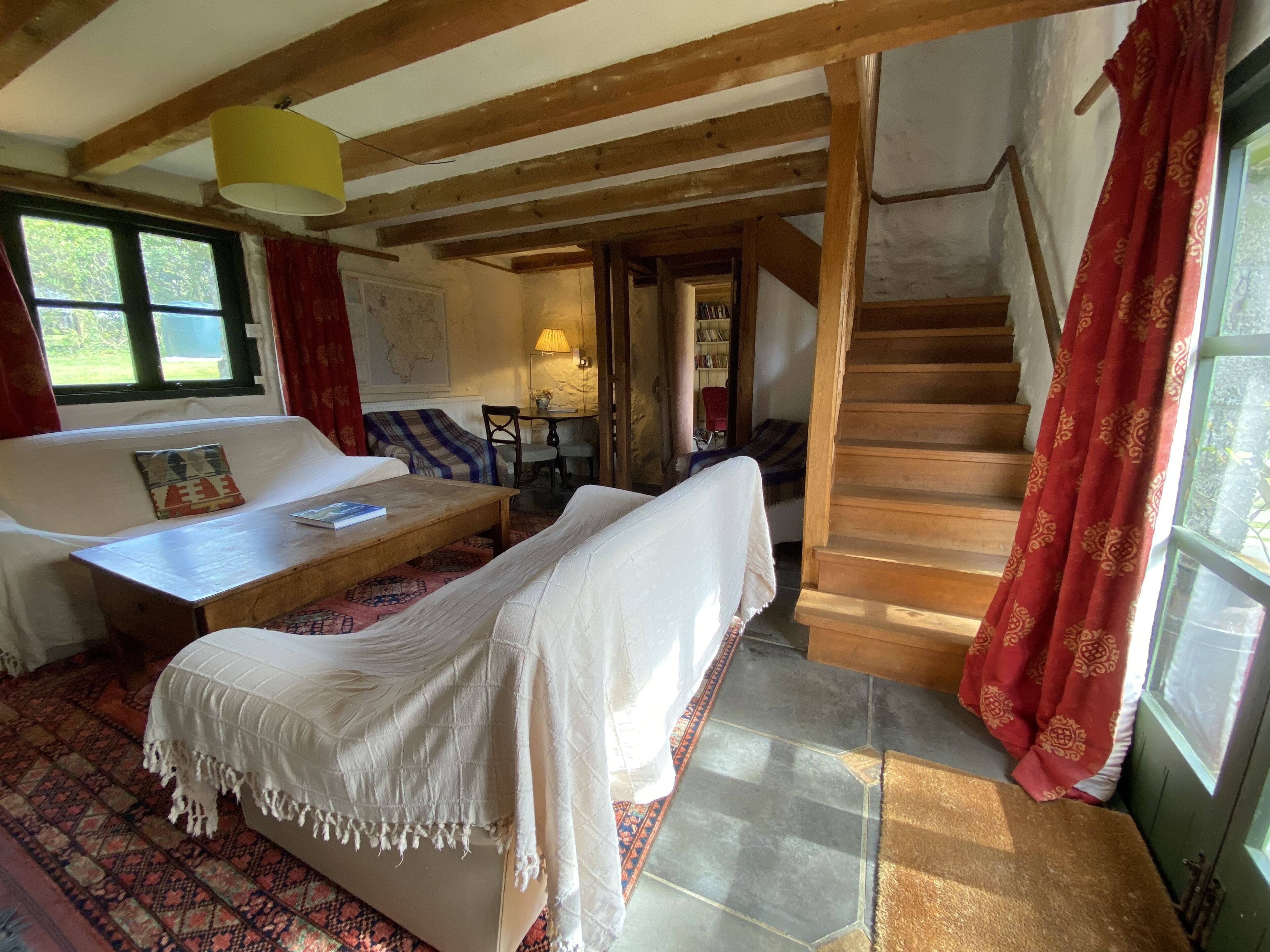 Smart TV, fireplace, DVD player, ping pong