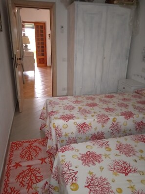3 bedrooms, in-room safe, iron/ironing board, WiFi