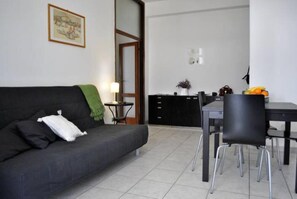 Smart TV, lettore DVD, libri
