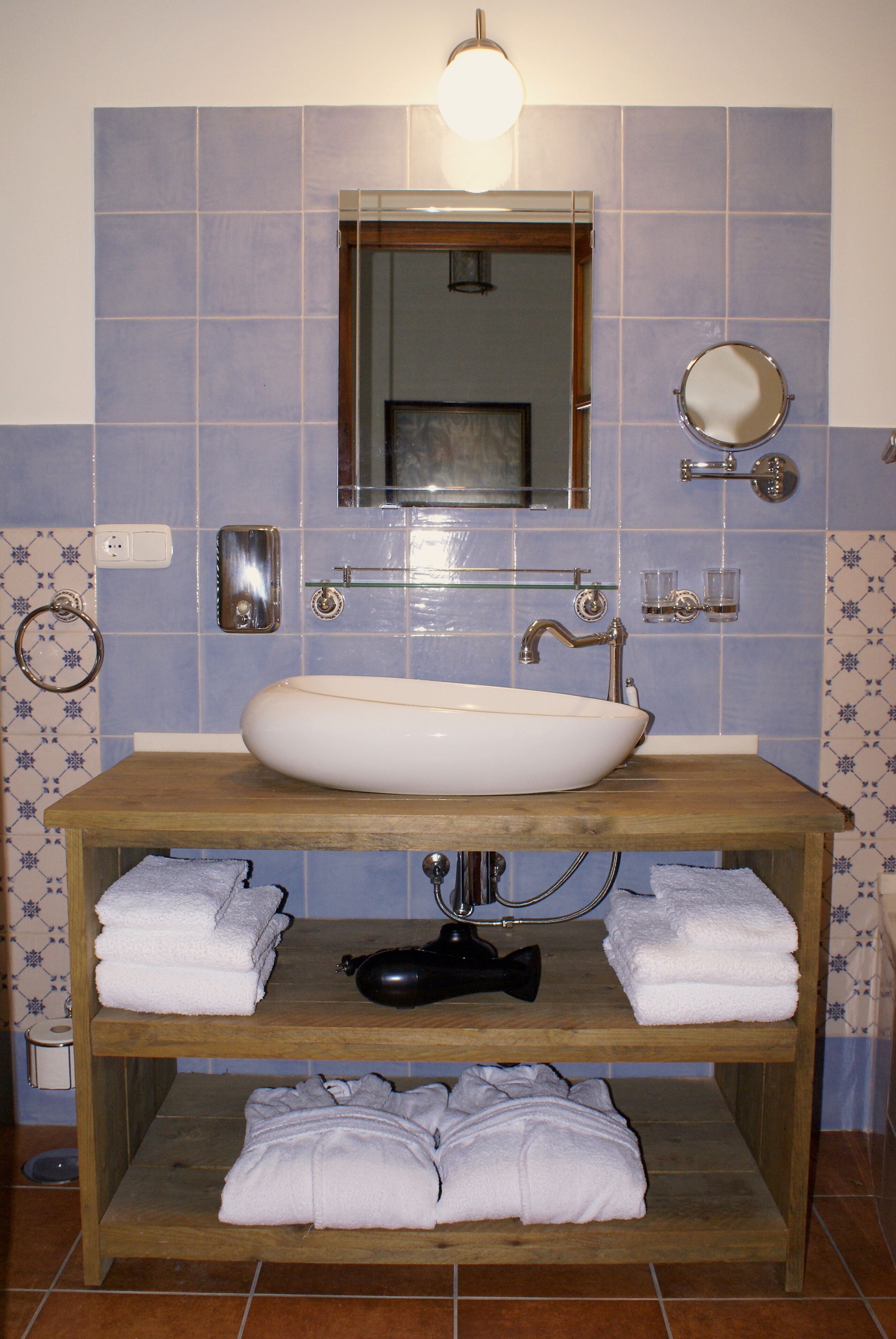 La Cañota King Room Adults Only, bedroom and ensuite bathroom, WIFI, swimming pool