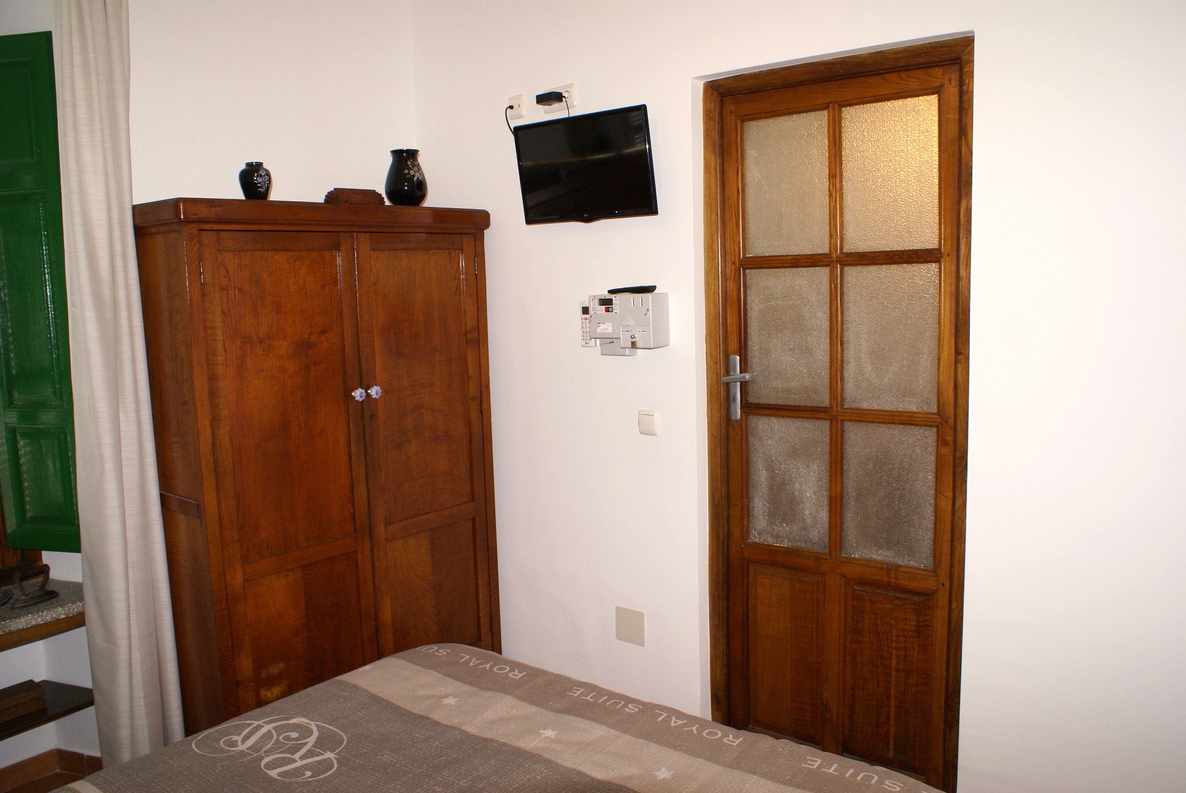 La Cañota King Room Adults Only, bedroom and ensuite bathroom, WIFI, swimming pool