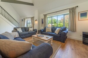 Smart TV, DVD player, stereo - A stunning holiday home located in the Curved Stables at Roserrow. (Wadebridge)