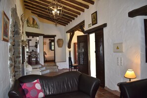 TV, fireplace, stereo