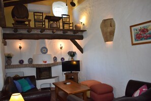 TV, fireplace, stereo - Finca Carrulo with private pool for 6 people and fantastic views (Cómpeta)