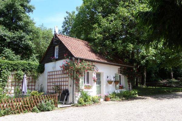 outside Cottage June 2023