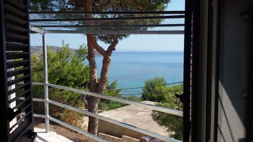 Villa PEONIA a window on the sea