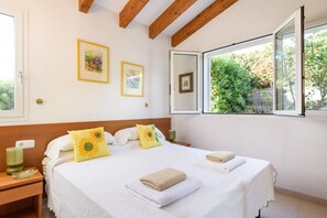 5 habitaciones, tabla de planchar con plancha, wifi y ropa de cama 