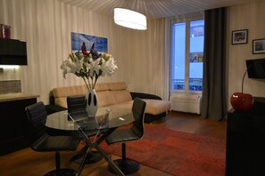 TV - Heart of the Croisette, Unit D (Cannes)