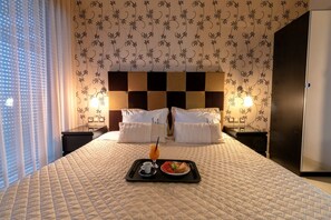 4 bedrooms, in-room safe, desk, iron/ironing board - Ionian Pearl villa in Corfu. Private pool - Jacuzzi - Sauna - Cinema, 4 bedrooms (Corfu)