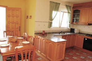 Kühlschrank, Mikrowelle, Ofen, Geschirrsp üler