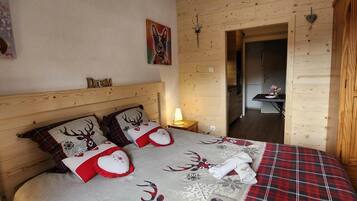 7 chambres, fer et planche à repasser, Wi-Fi gratuit, draps fournis