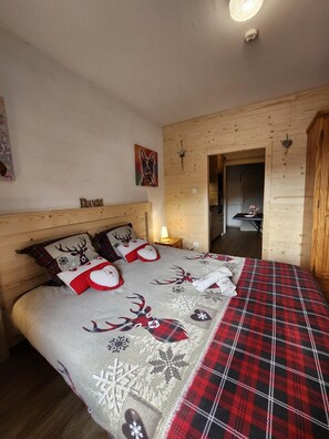 7 bedrooms, iron/ironing board, free WiFi, bed sheets