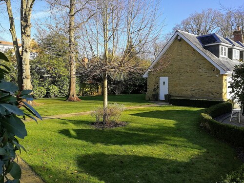 Stunning flat in quiet surroundings, 10 min walk to Ascot Racecourse