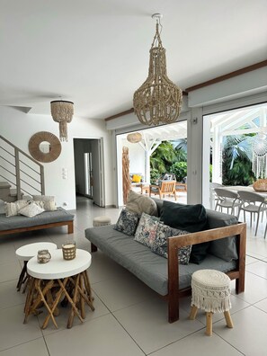 TV connectée, lecteur de DVD, vidéothèque, chaîne hi-fi