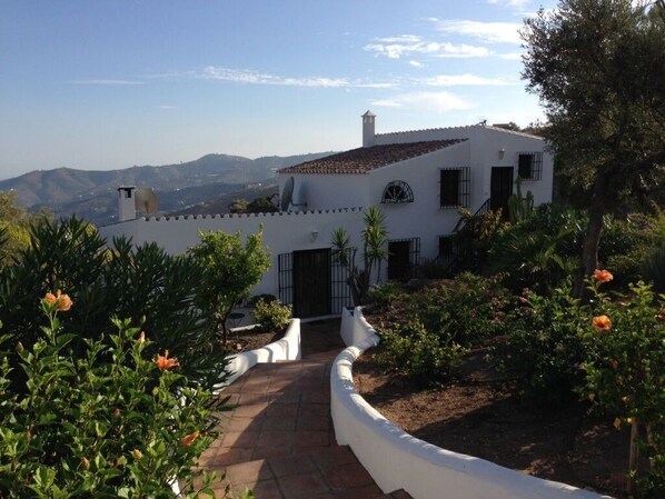 Exterior - Idyllic country house with pool and fantastic sea view (Frigiliana)