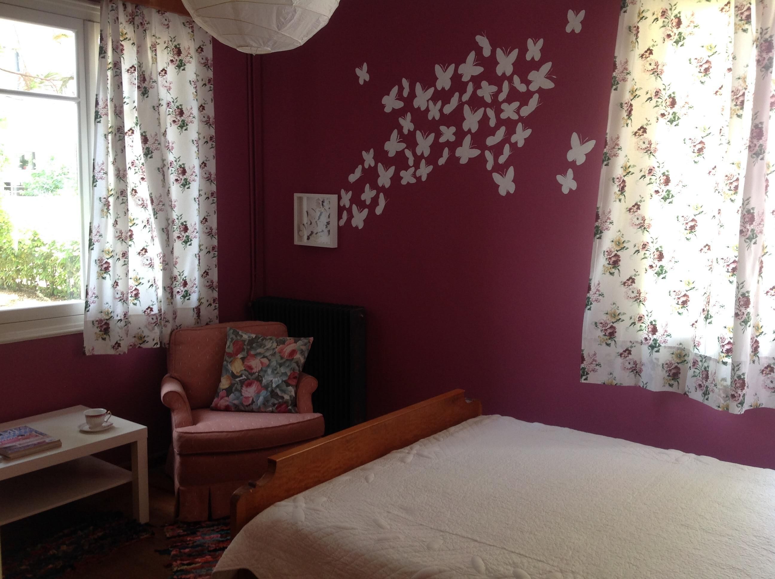 Pet friendly quiet and peaceful detached house