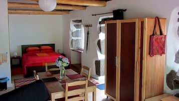 1 dormitori, habitacions insonoritzades, wifi i roba de llit