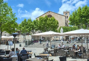 Outdoor dining - VILLA LLENAIRE PETIT- 3 MIN DRIVE TO THE BEACH (Puerto Pollensa)