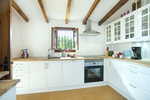 Fridge, microwave, oven, coffee/tea maker
