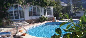 Exclusive dream villa in a central location with a large private pool & free WiFi