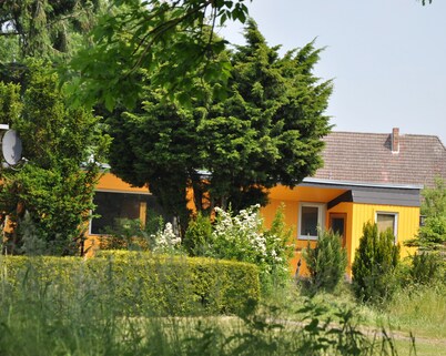 Holiday bungalow on Lake Kummerower in Verchen, a few minutes from the beach