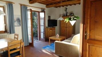 Fernseher, Bücher, Stereoanlage