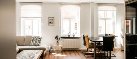 TV, bøker og stereoanlegg