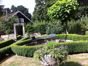 Outdoor dining - Spacious half-timbered house with garden in quiet position close to the forrest (Niedersachsen)