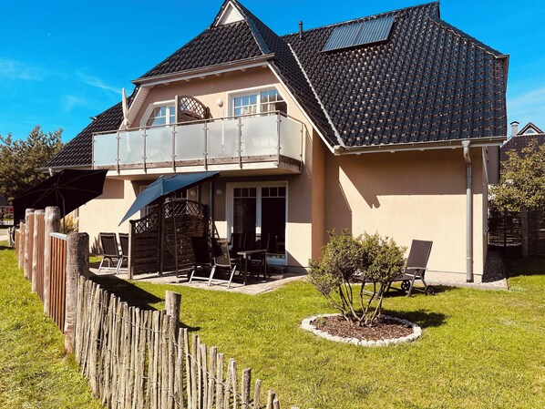 Exterior - F86 - balcony, close to the Bodden, Baltic Sea 6 km away, WLAN (Born)