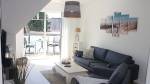 TV, stereo - F86 - balcony, close to the Bodden, Baltic Sea 6 km away, WLAN (Born)