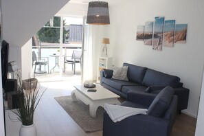 TV, stereo - F86 - balcony, close to the Bodden, Baltic Sea 6 km away, WLAN (Born)