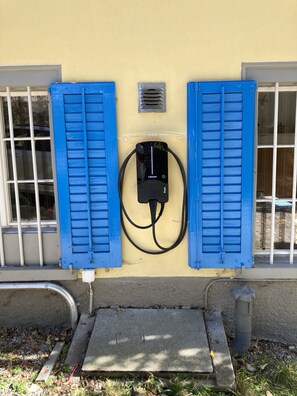 Exterior detail - Idyllic traffic-free apartment for hiking, skiing, cycling with EV charging station (Rodels)