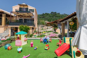 Children's area - comfortable studio apartment, pelekas beach, 40 meters from the beach, rainbow (Corfu)